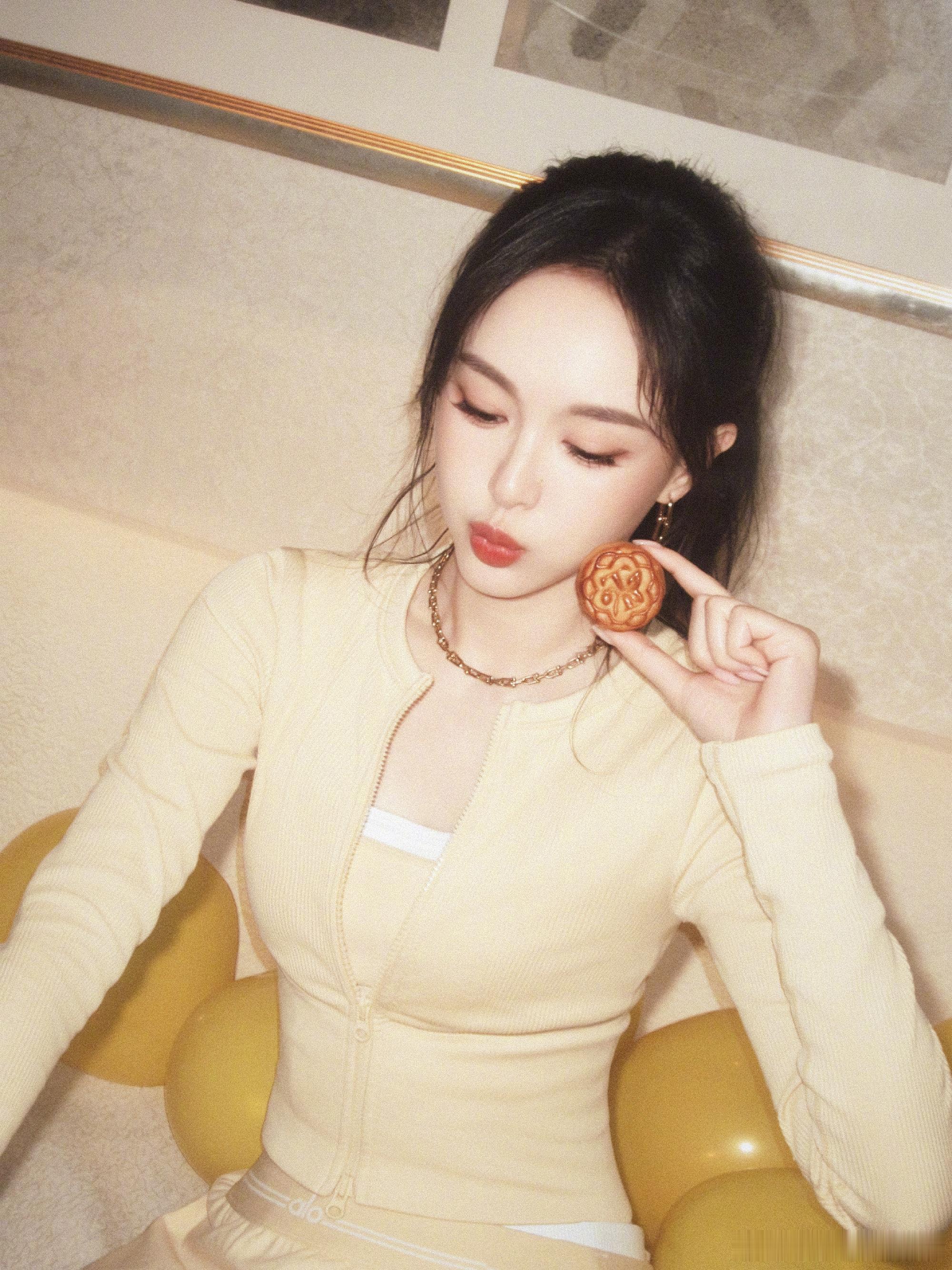 #唐嫣#这姐满四十减二十来的，太美了啊啊啊[爱心][爱心]​
