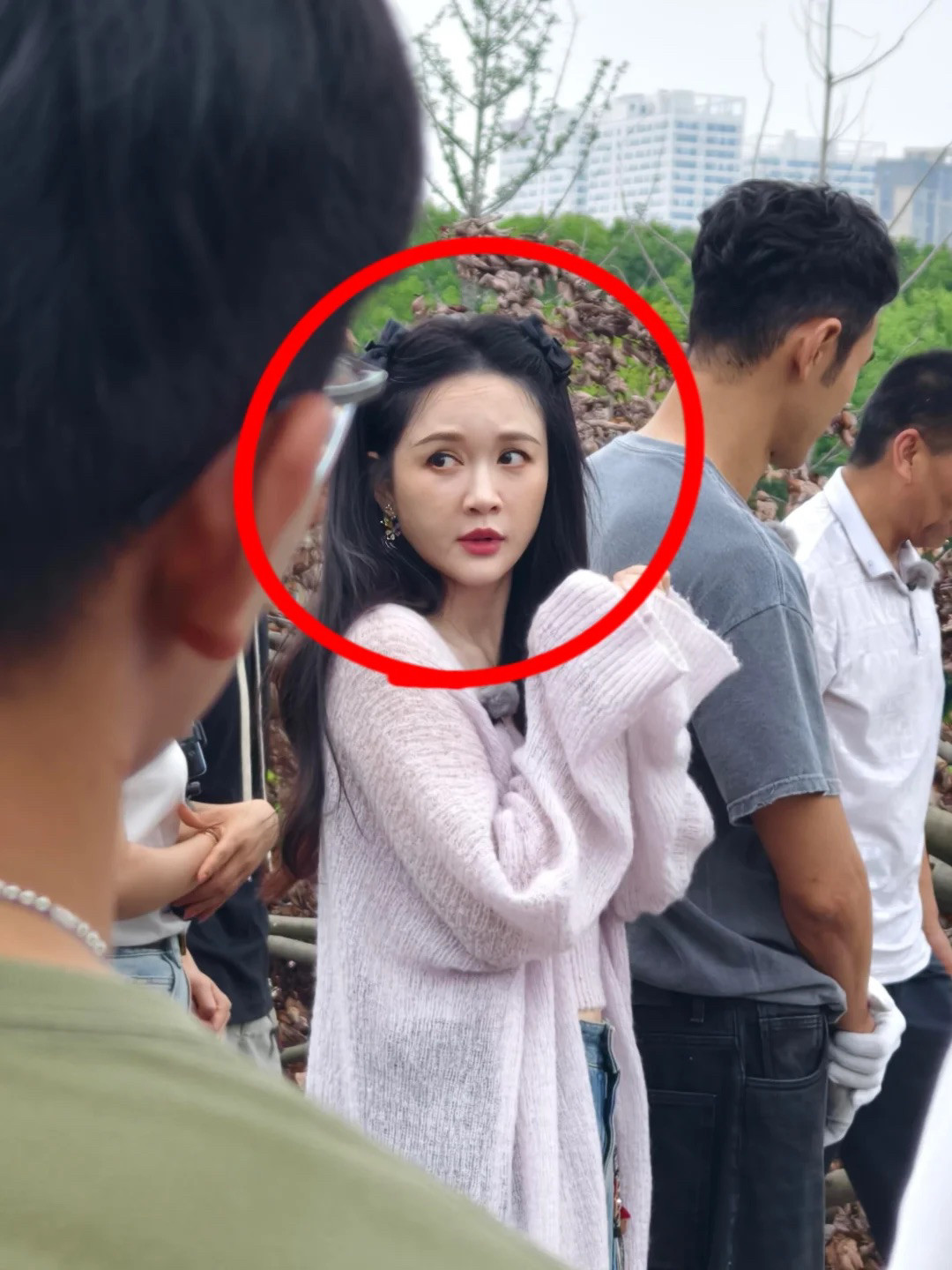 陈乔恩的状态太好了吧，这次的穿搭也很温柔！46岁的陈乔恩看起来很显年轻，不仅满满的胶原蛋白，穿衣搭配