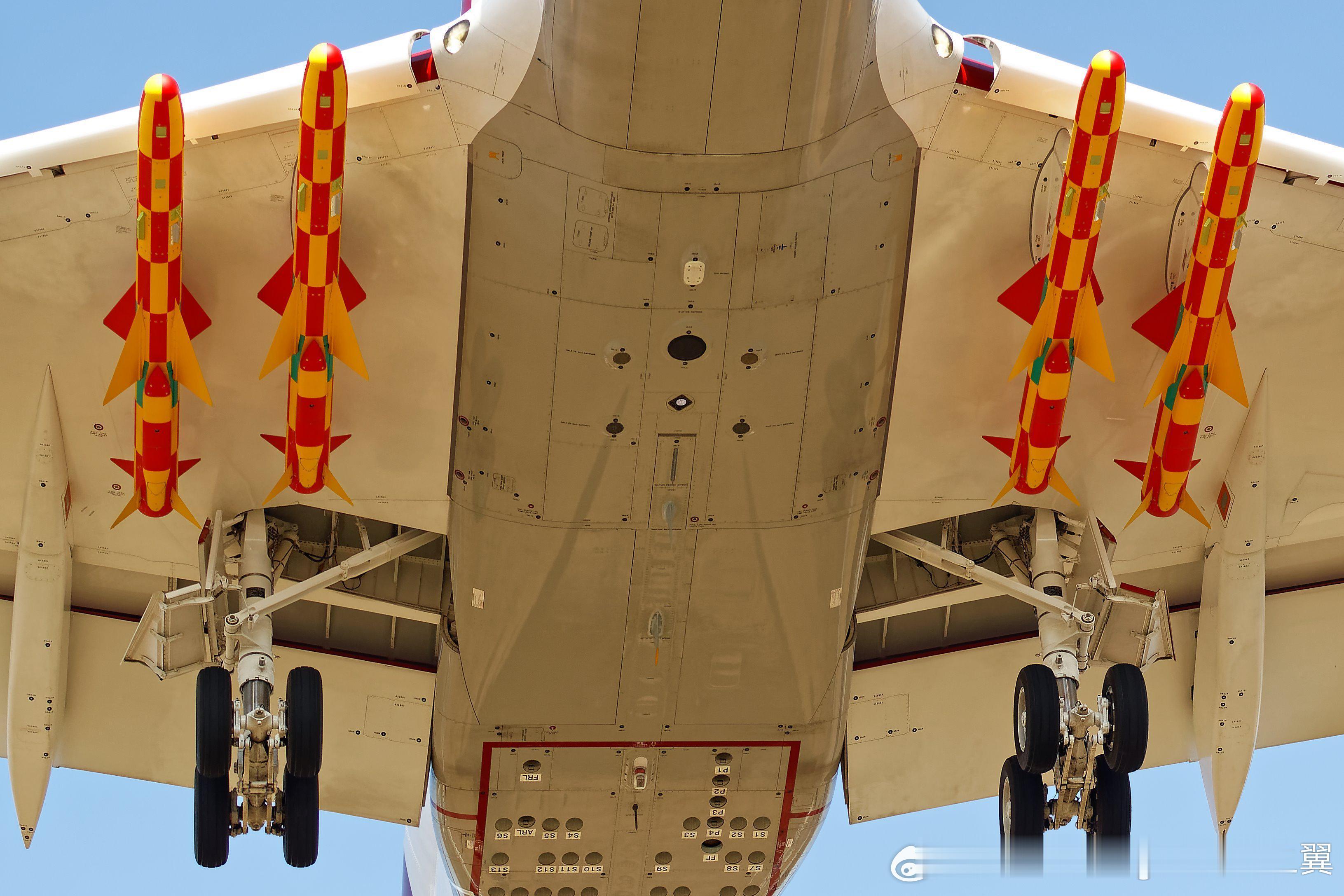 日本P-1巡逻机被拍到翼下挂载四枚ASM-1反舰导弹