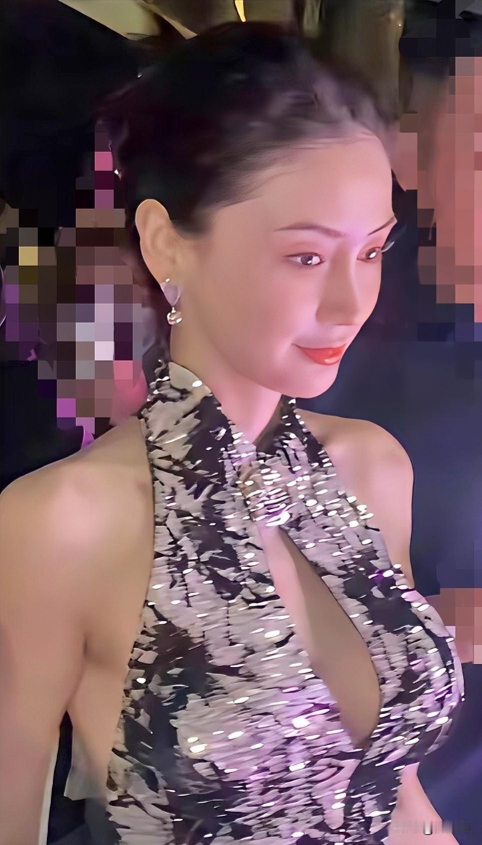 许久未露面的杨颖，这次一出现，都说她变大了！杨颖，网友们更喜欢喊她安哥拉Ba