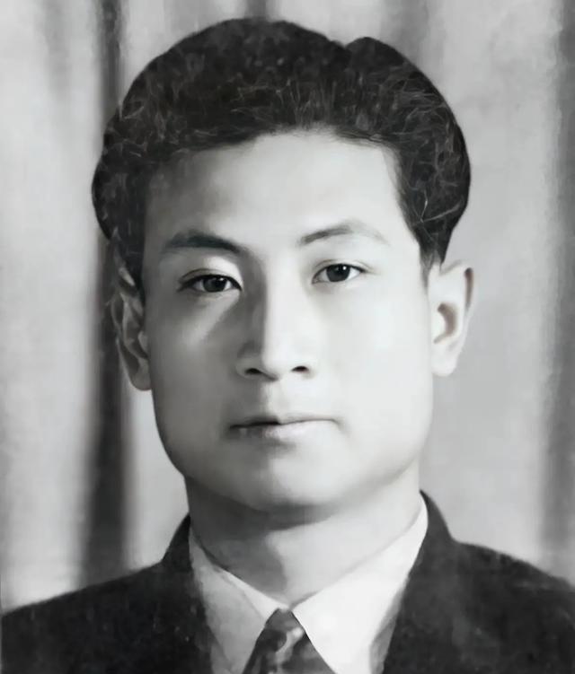 1950年，李苍降不幸被捕，敌人为了逼迫他招供，叫来了他已经怀孕的妻子。敌人指着