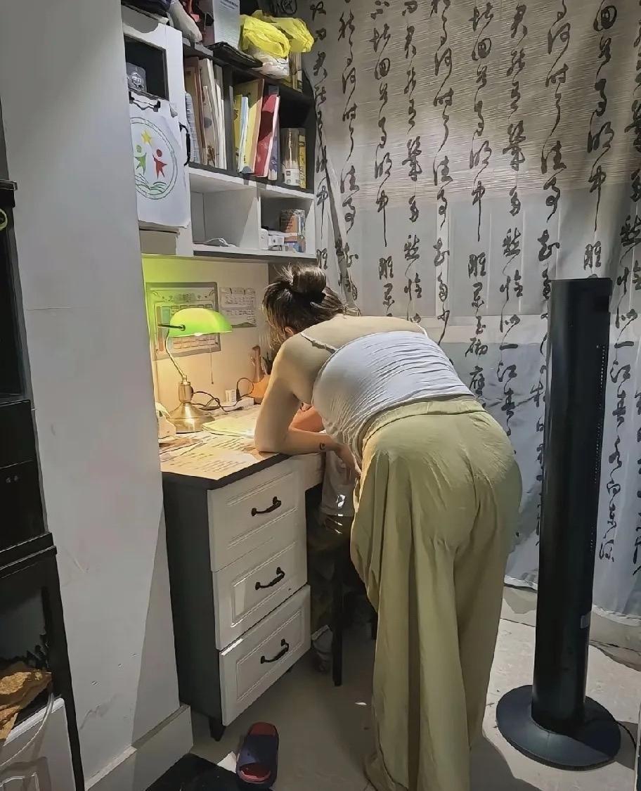 是不是辅导作业的时候都躲远点