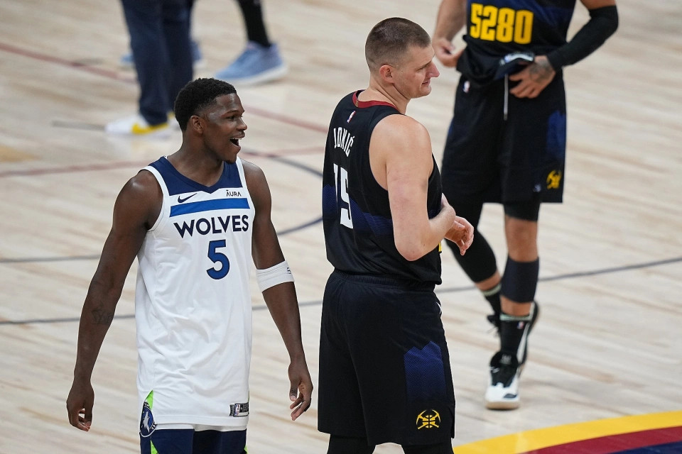 掘金球迷最可惜的应该是24年G7被狼队逆转吧夺冠年后离西决最近的一次了，G7