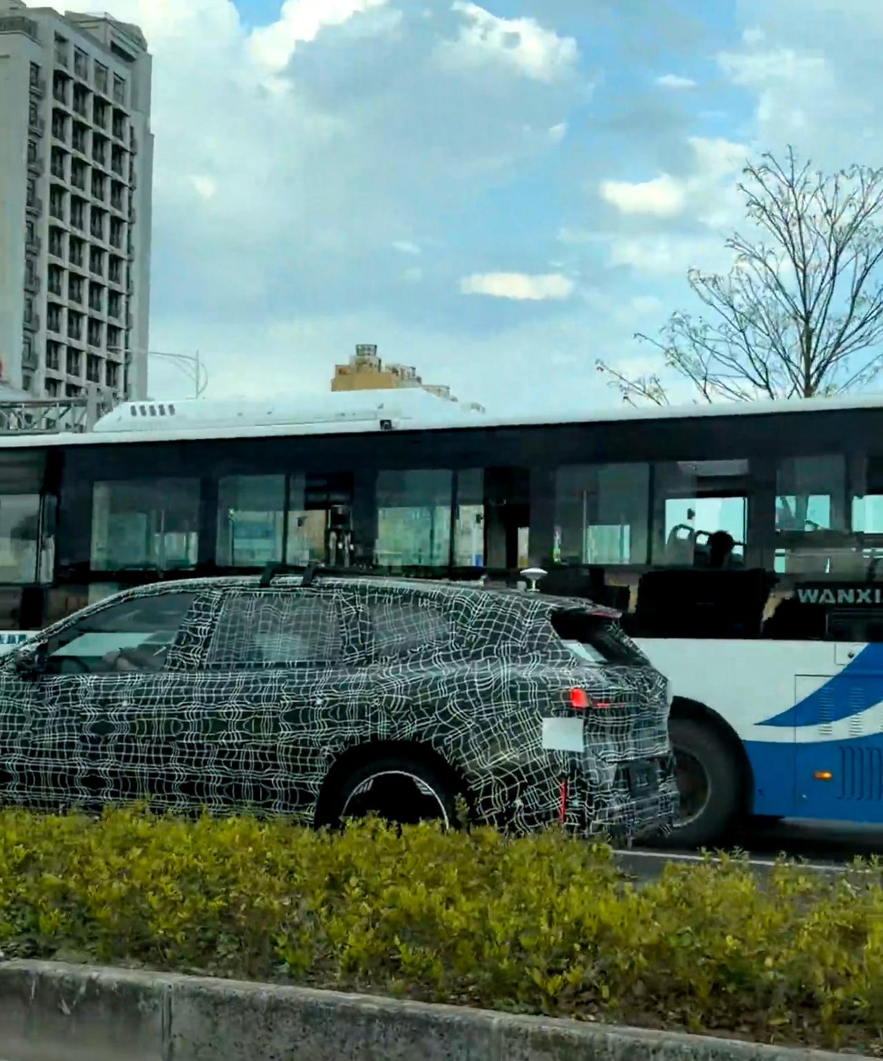 宝马全新IX3已经到国内了！！！！如果20多万可以买到.....不敢想对国内