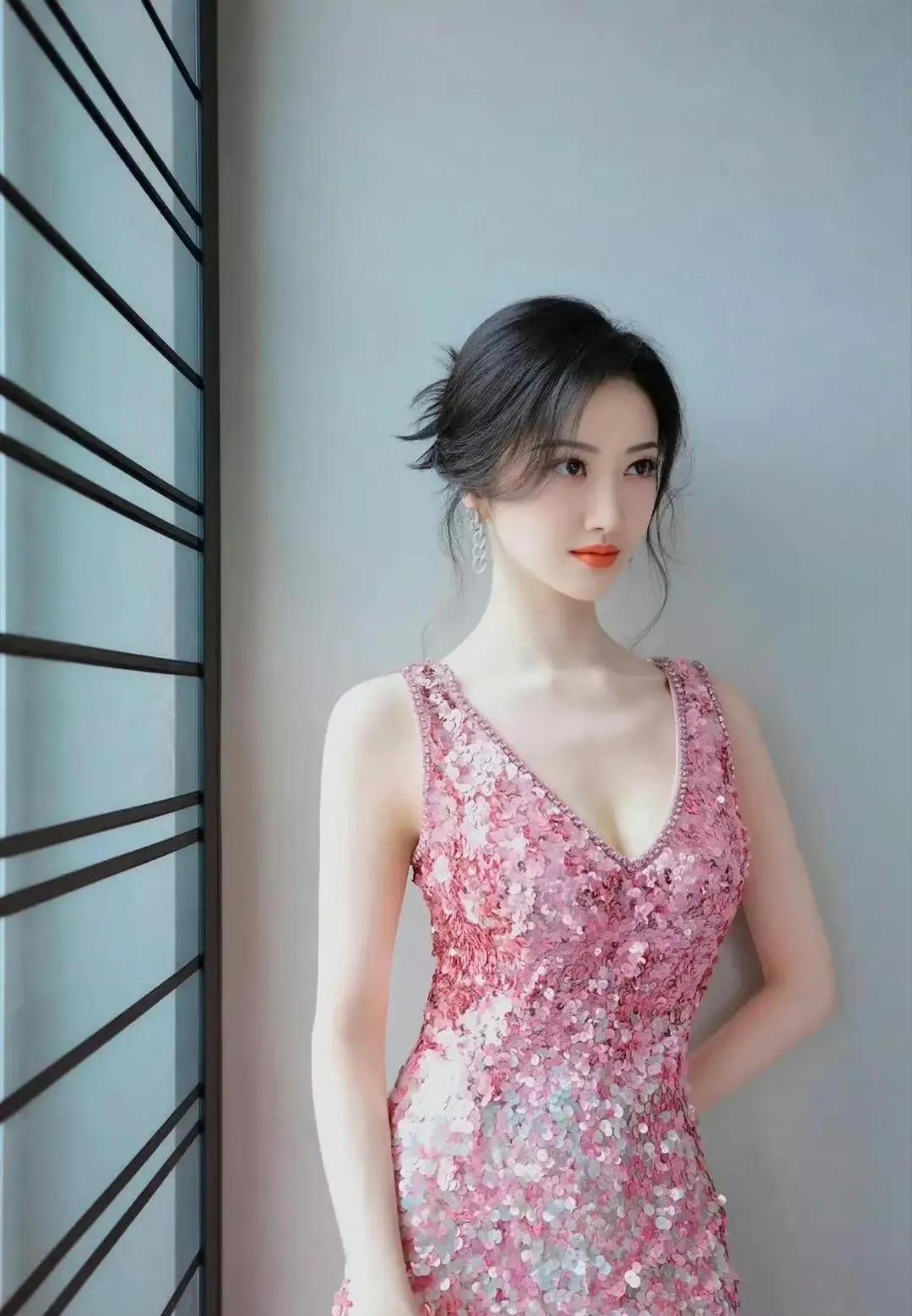 没想到，景甜皮肤好白呀