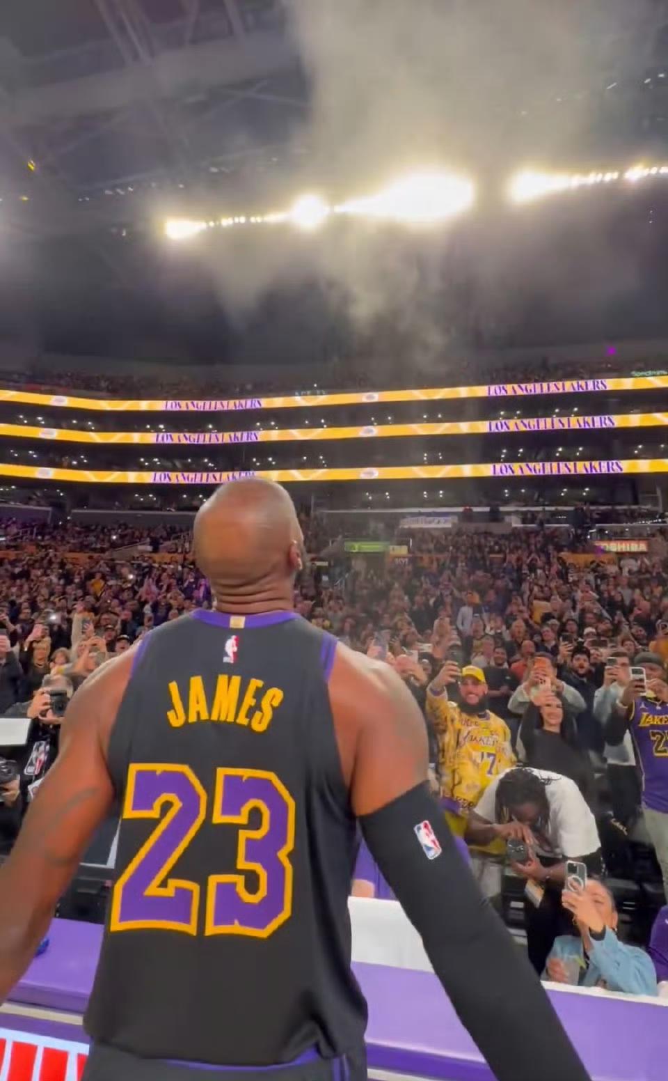 詹姆斯复出！湖人140-125大胜爵士，看看数据，湖人完全体阵容发挥如何？1