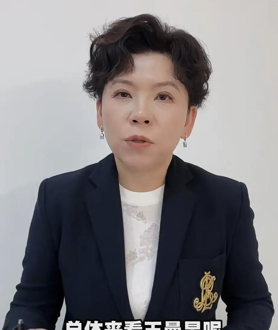 王曼昱赢了蒯曼，这场球看得明白。邓亚萍的点评，刀刀见血。她说王曼昱打到了新