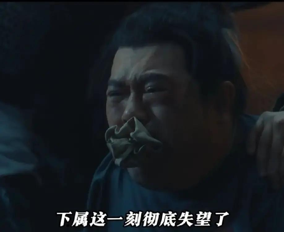 别再刷那些塑料壳子古装剧了。这部《太平年》里，一套战甲砸进去2800片甲片，白