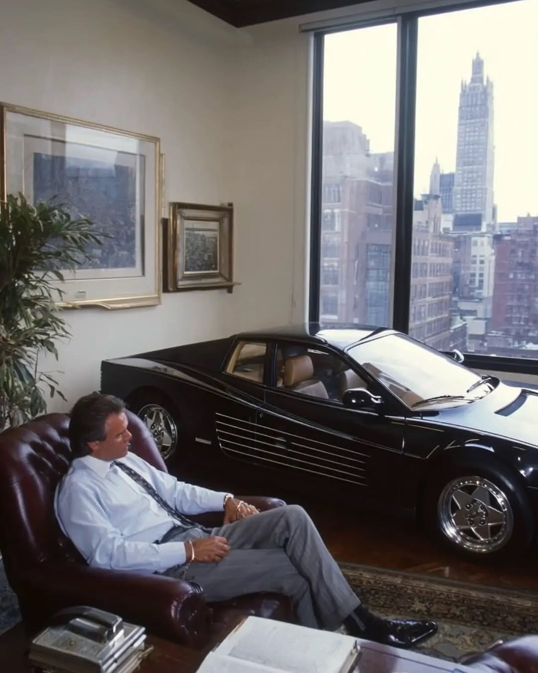 1999年。纽约，把跑车吊装进公寓的业主