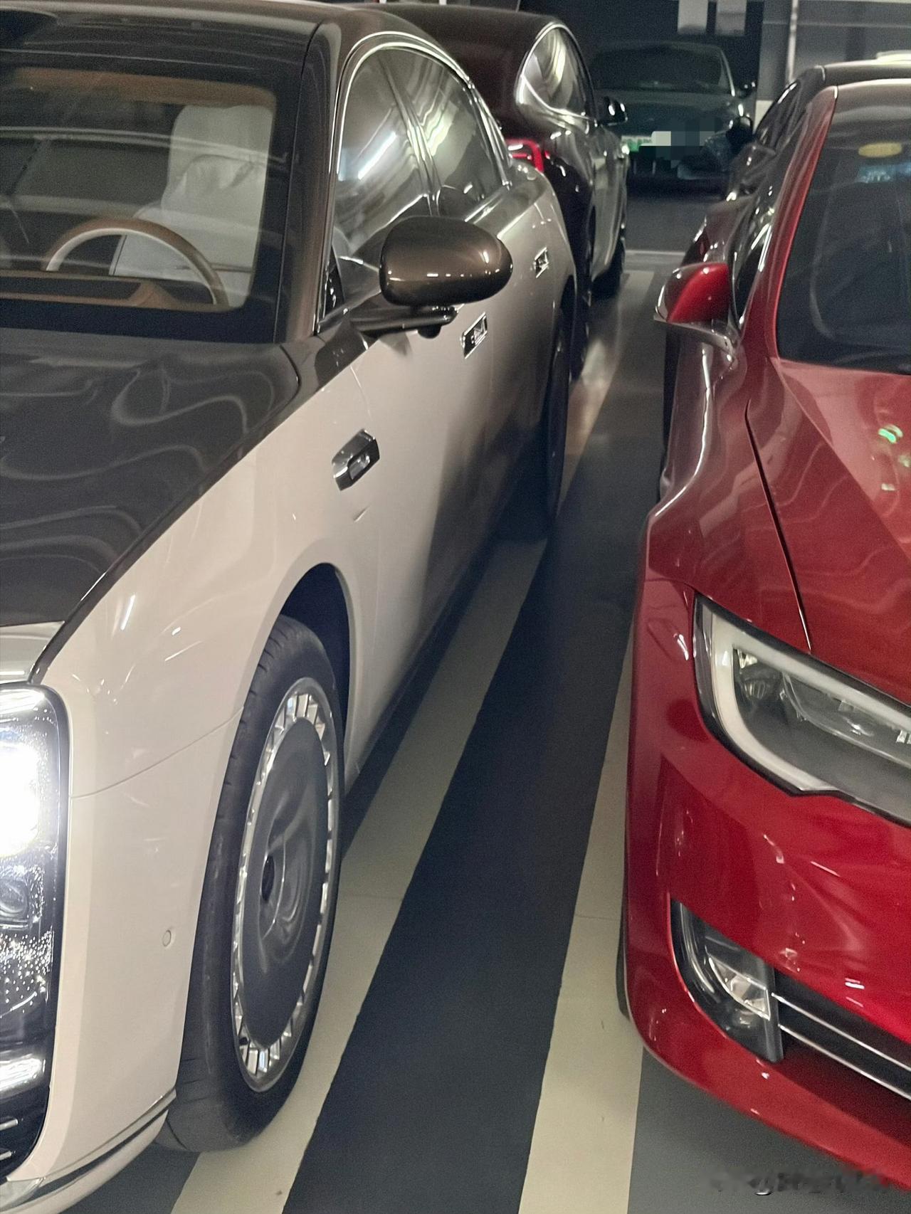 这地方，尊界s800这大门，换以前停好我就主驾门出不来，想上车主驾门几乎不可