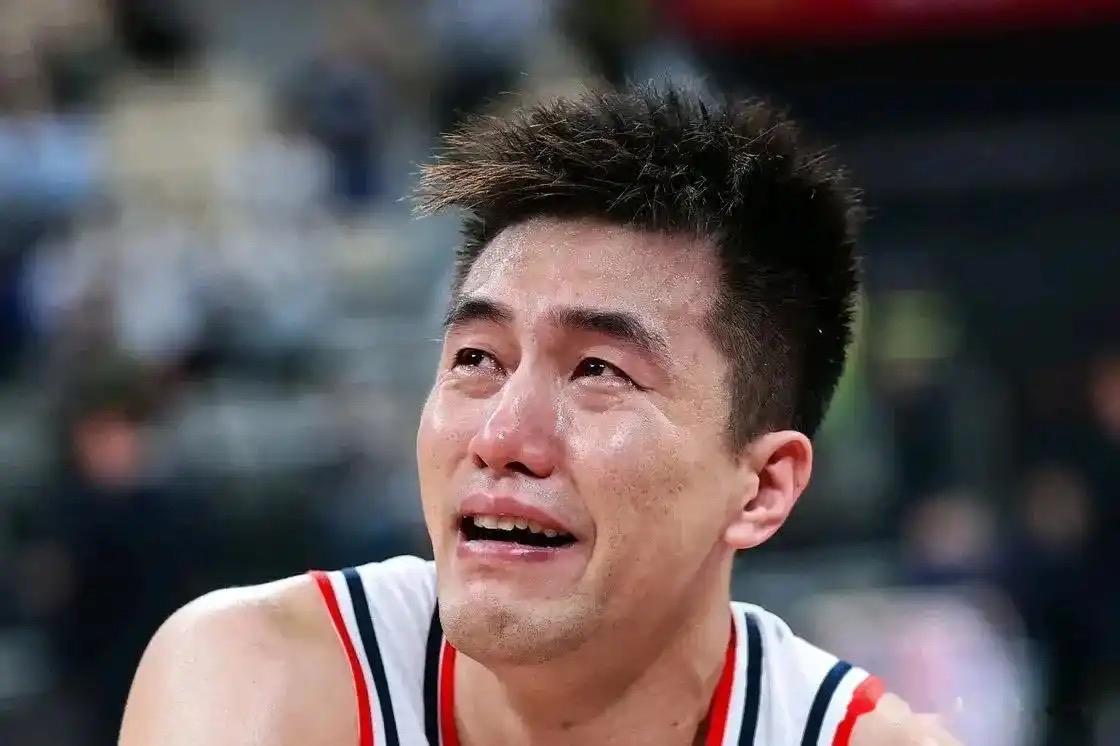 郭艾伦这次怕是要退役了。前交叉韧带断裂，这种伤病对于一个30多岁的老球员来说