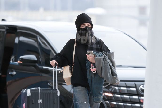 白鹿韩国归国白鹿首尔机场回国路透白鹿首尔机场回国路透，白鹿韩国归国。终于等到