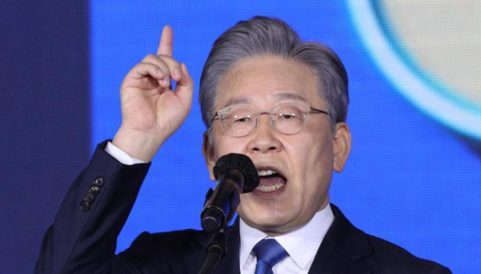 我有预感，李在明才是韩国隐藏最深的一头狼！8月15日，石破茂去靖国神社惨败，韩国