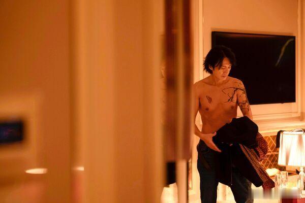 郑秀文说黄子华身材让人流口水黄子华回应夜王床戏据台媒，《夜王》主创黄子华、等接