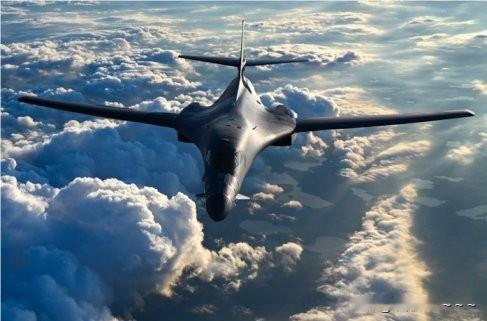 挺唬人的？就在刚刚，美军吓唬委内瑞拉了！B-1B轰炸机，“距离委内瑞拉仅约2