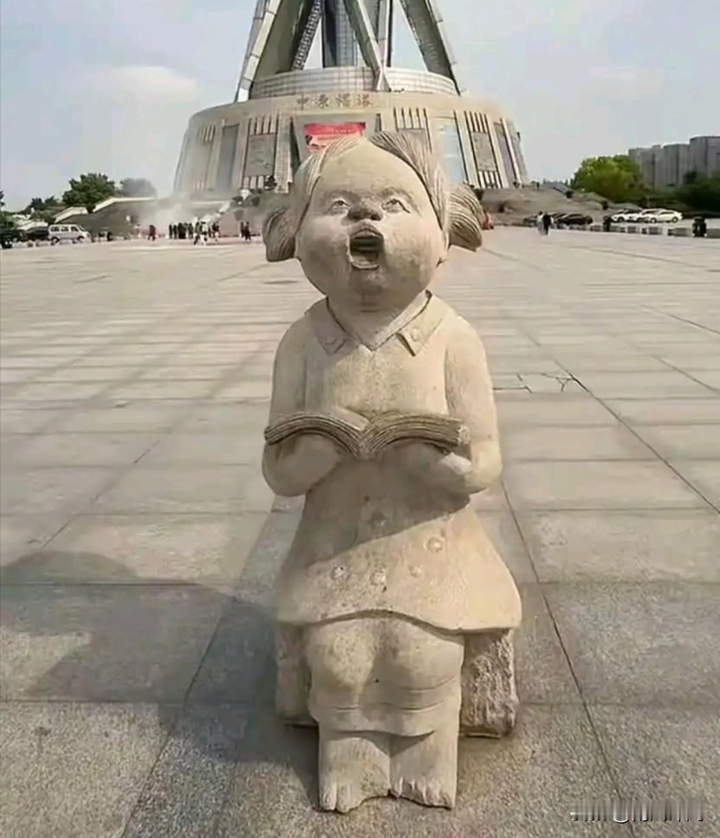 郑州中原福塔雕塑惹争议！造型怪异引围观，到底是艺术还是辣眼睛？近日，河南郑