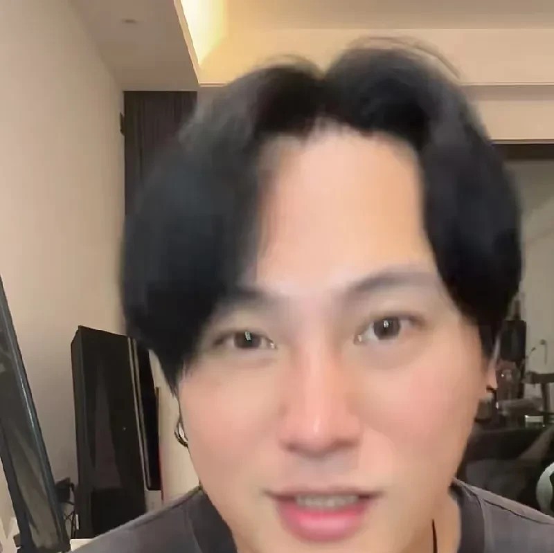 湾湾博主:汪小菲已经讲的很客气了！刚刚，湾湾博主直播时说:“我再跟大家讲