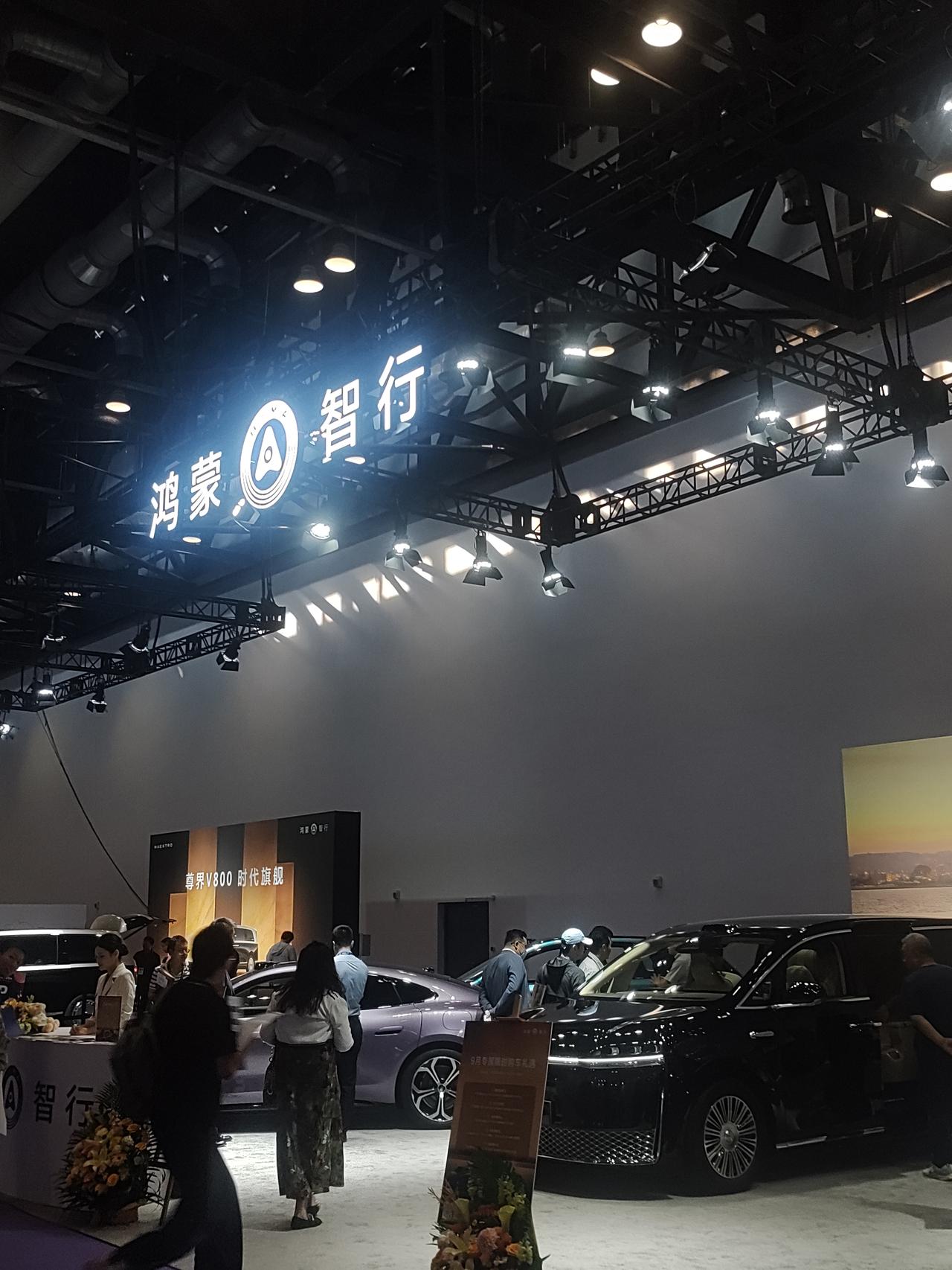 在2026年国际通信展有鸿蒙智行的展台智界、问界都在并没有和华为展台在一起