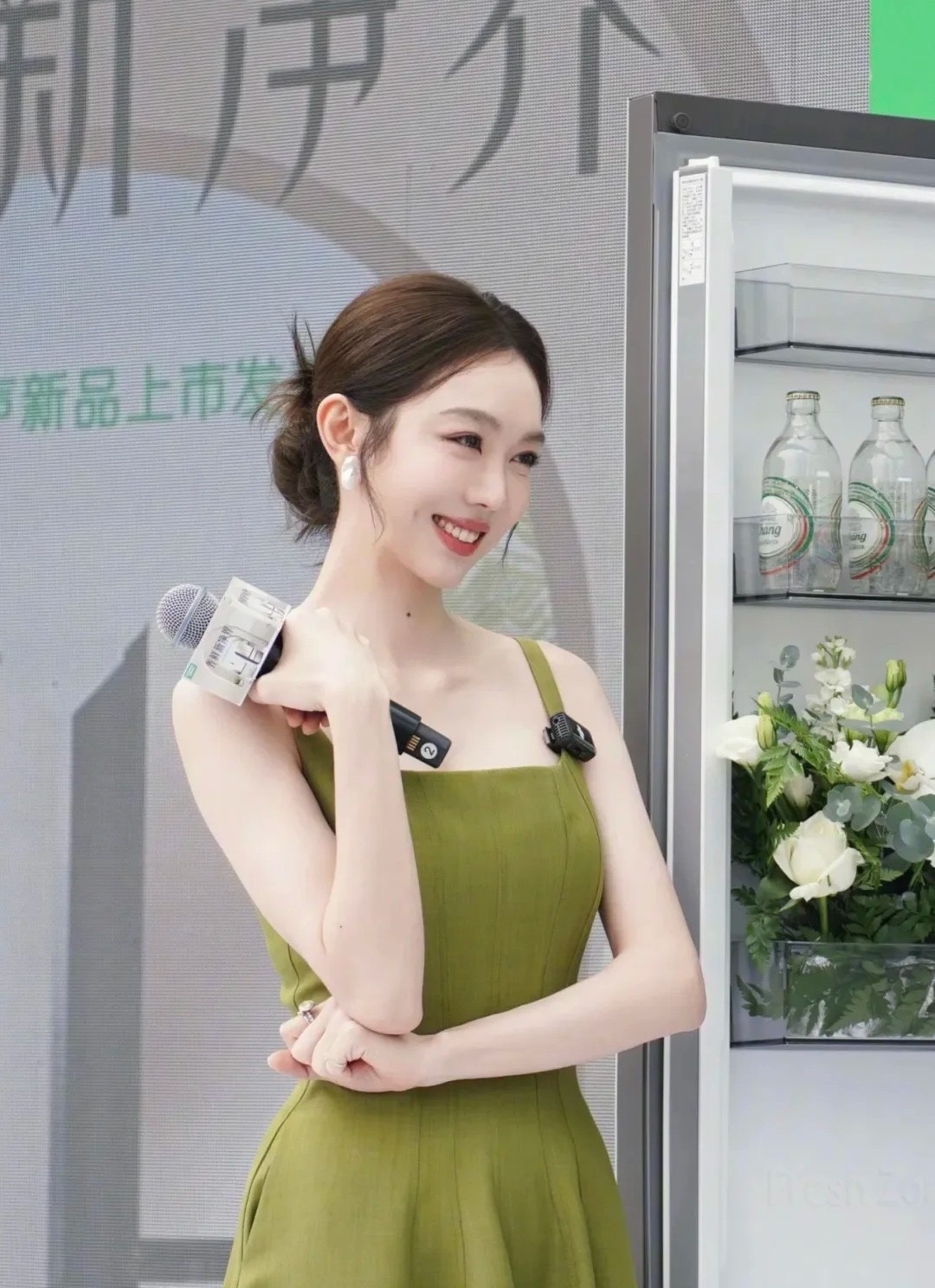 我妈在商场亲眼见过演员姜妍，她回来失望的和我说，说姜妍根本不是电视上的那样，
