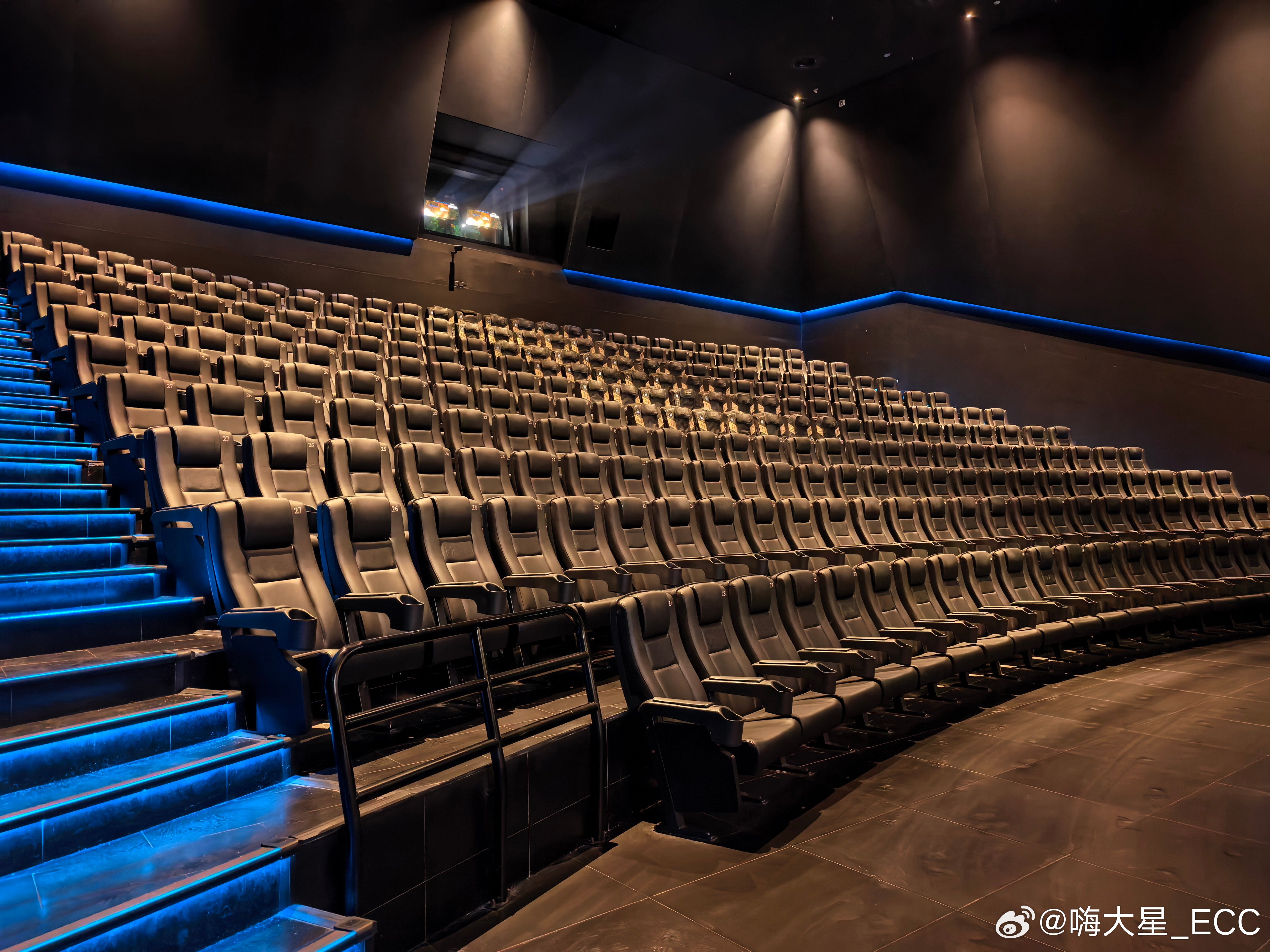 一个人去看电影结果整个厅就我一个人这算不算顶级i人