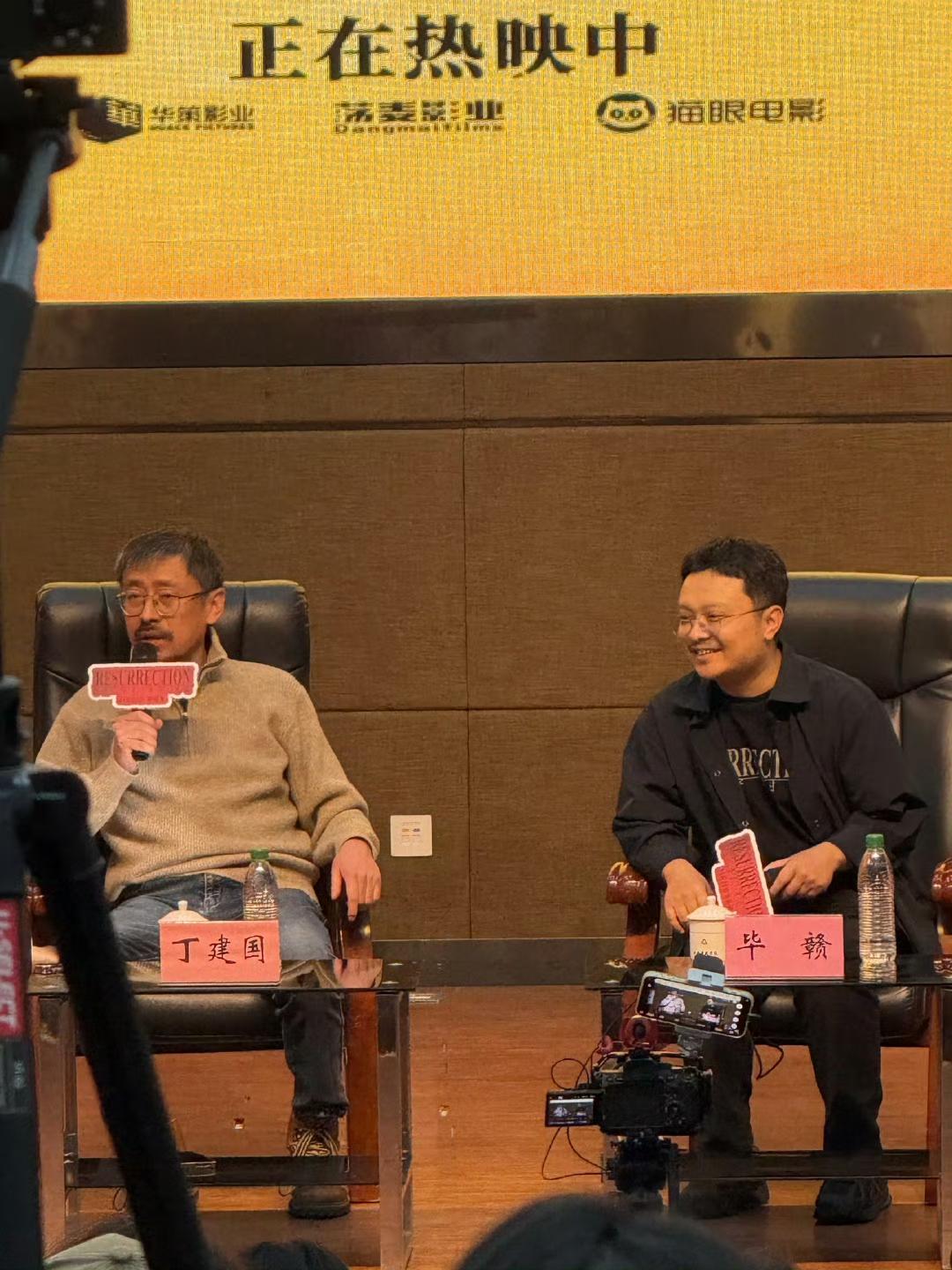 《狂野时代》让我真正明白了文艺片不需要的观众这件事。文艺片是敲开各大奖项的钥