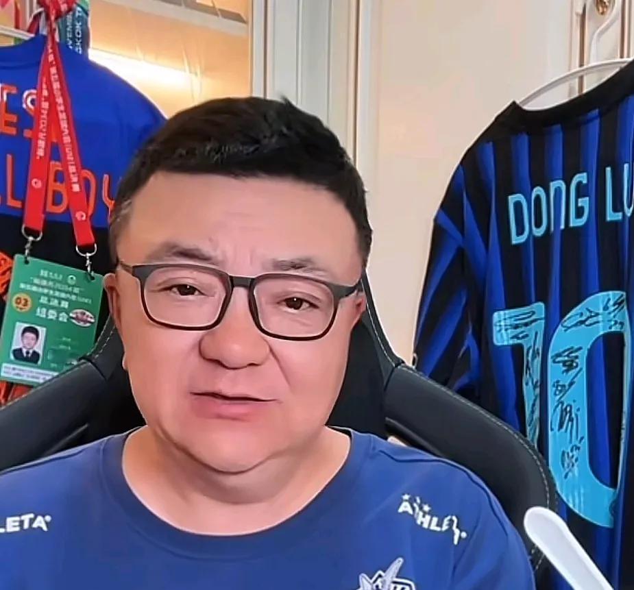 媒体人董路爆了一个料。董路在直播时向球迷透露，他近期投资的足球俱乐部北京鹏瑞通