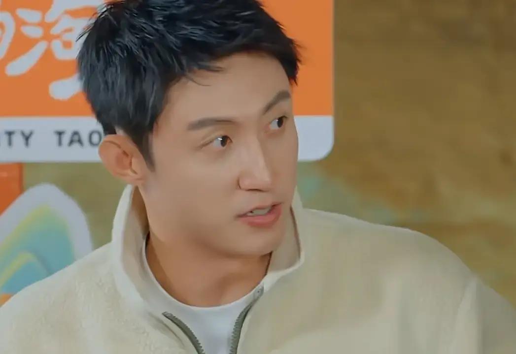 梦见刘德华第2天，真撞上本人！黄景瑜涮肉局惊呆：童年电视里的天王坐对面。沈