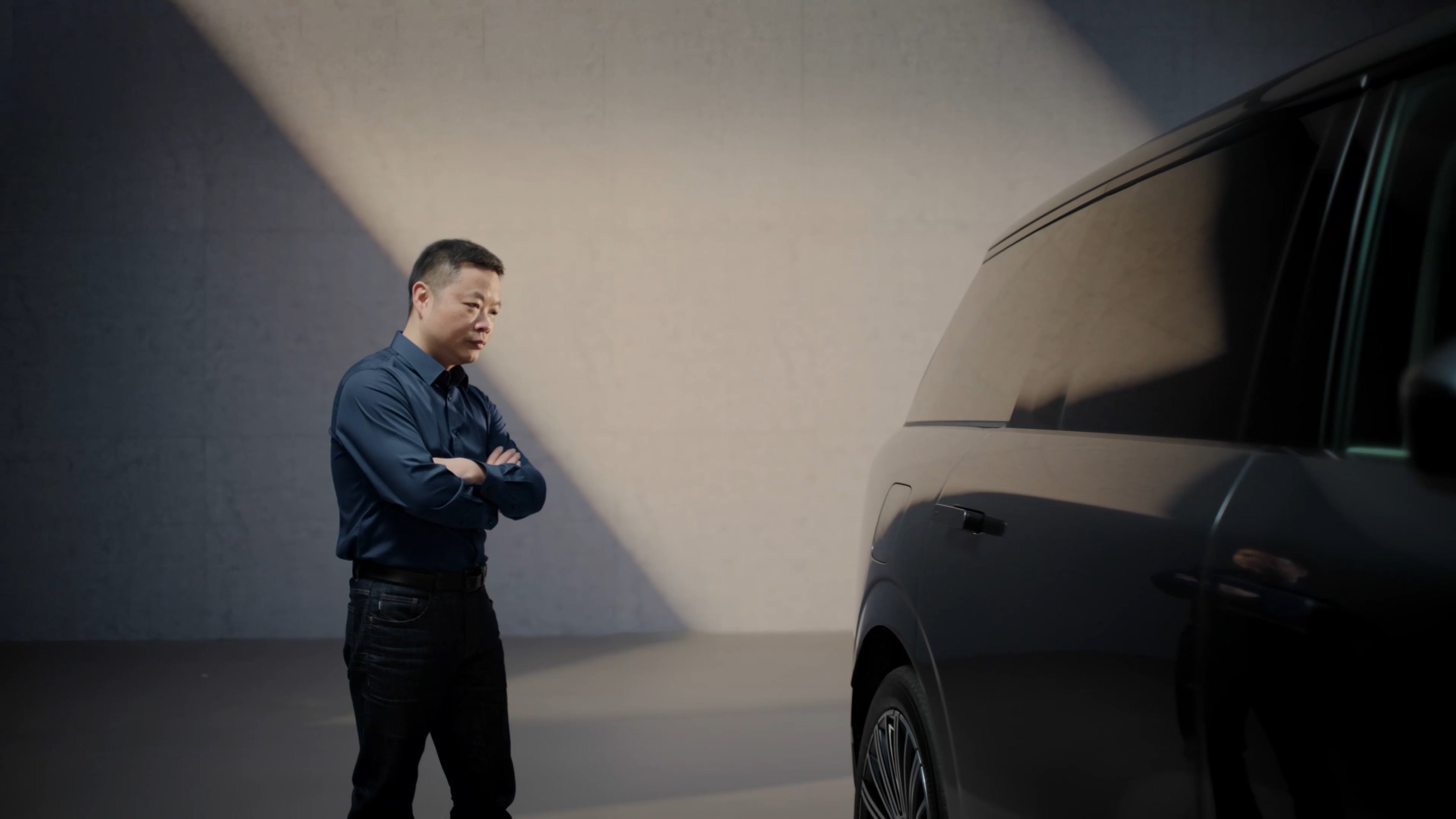 何小鹏沉浸式体验GX百万级气场新科技旗舰小鹏GX来了大师兄沉浸式体验小鹏GX，这