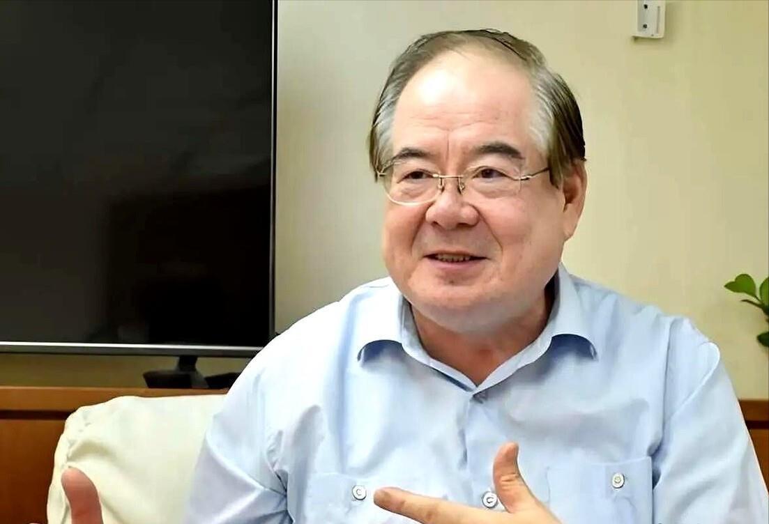 77岁的国民党副主席李乾龙，前两天在南京做了一件让无数人看了心里发酸的事，他硬是