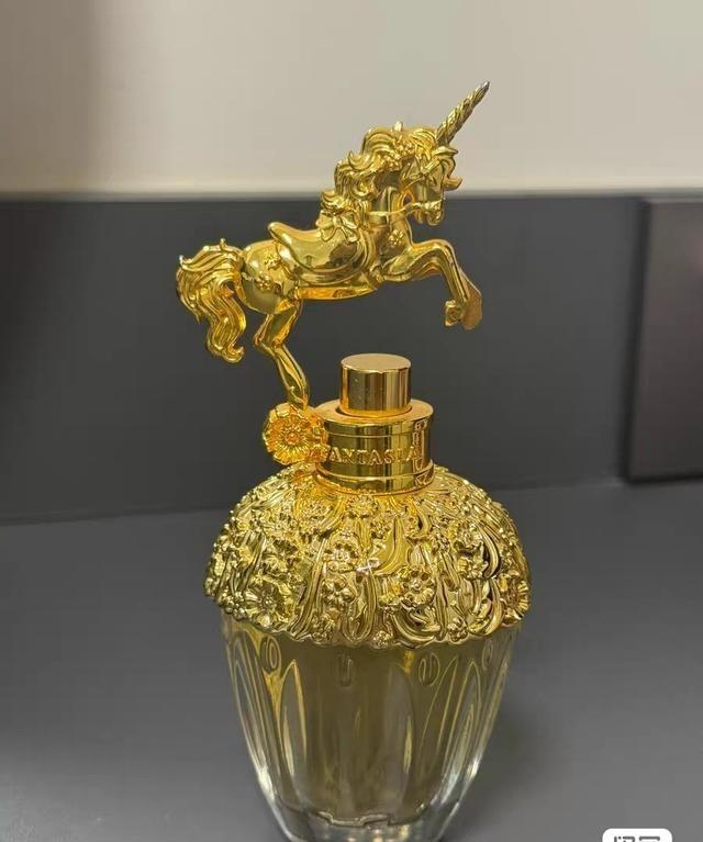 我喜欢存钱，够一万就存定期。攒够四十九万就换家银行接着存，肯定得挑利息高的来。