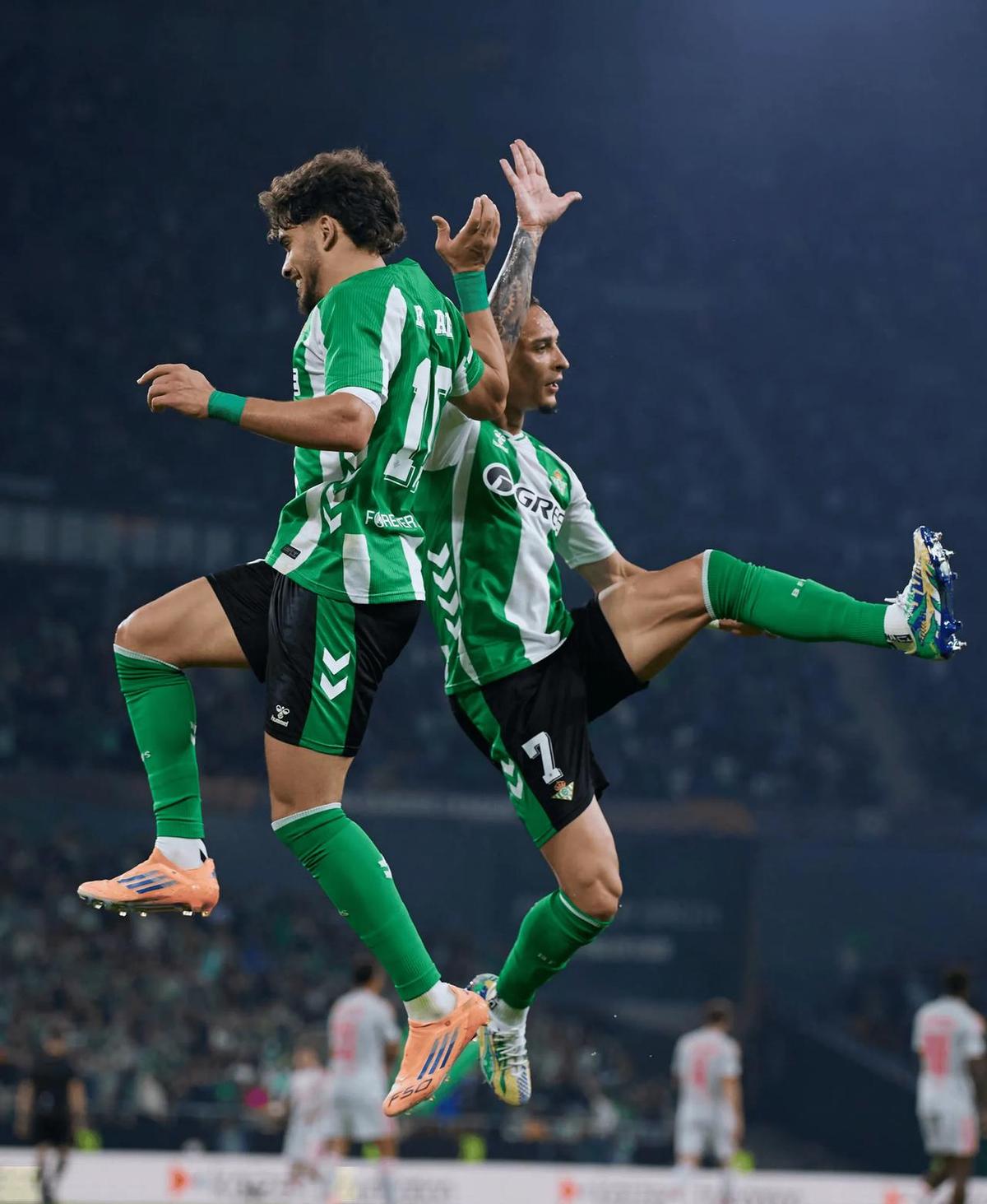 安东尼在曼联没人要，到贝蒂斯一脚挑射炸了全网。不是他不行，是曼联没给他活路。