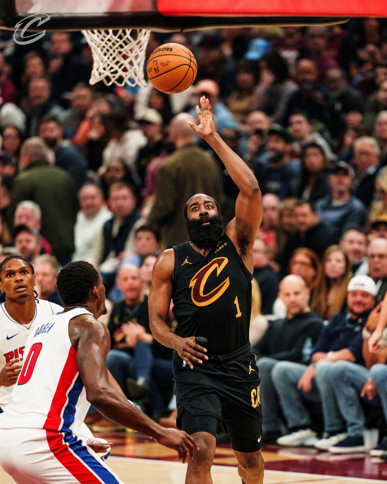 如果只看数据，哈登今天的表现有点拉，全场17投仅5中，三分9中2，只得到了18分