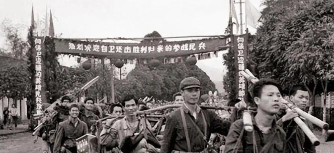 1979年，对越自卫反击战中，有个越南村长主动给解放军带路，路上，我军排长担心有