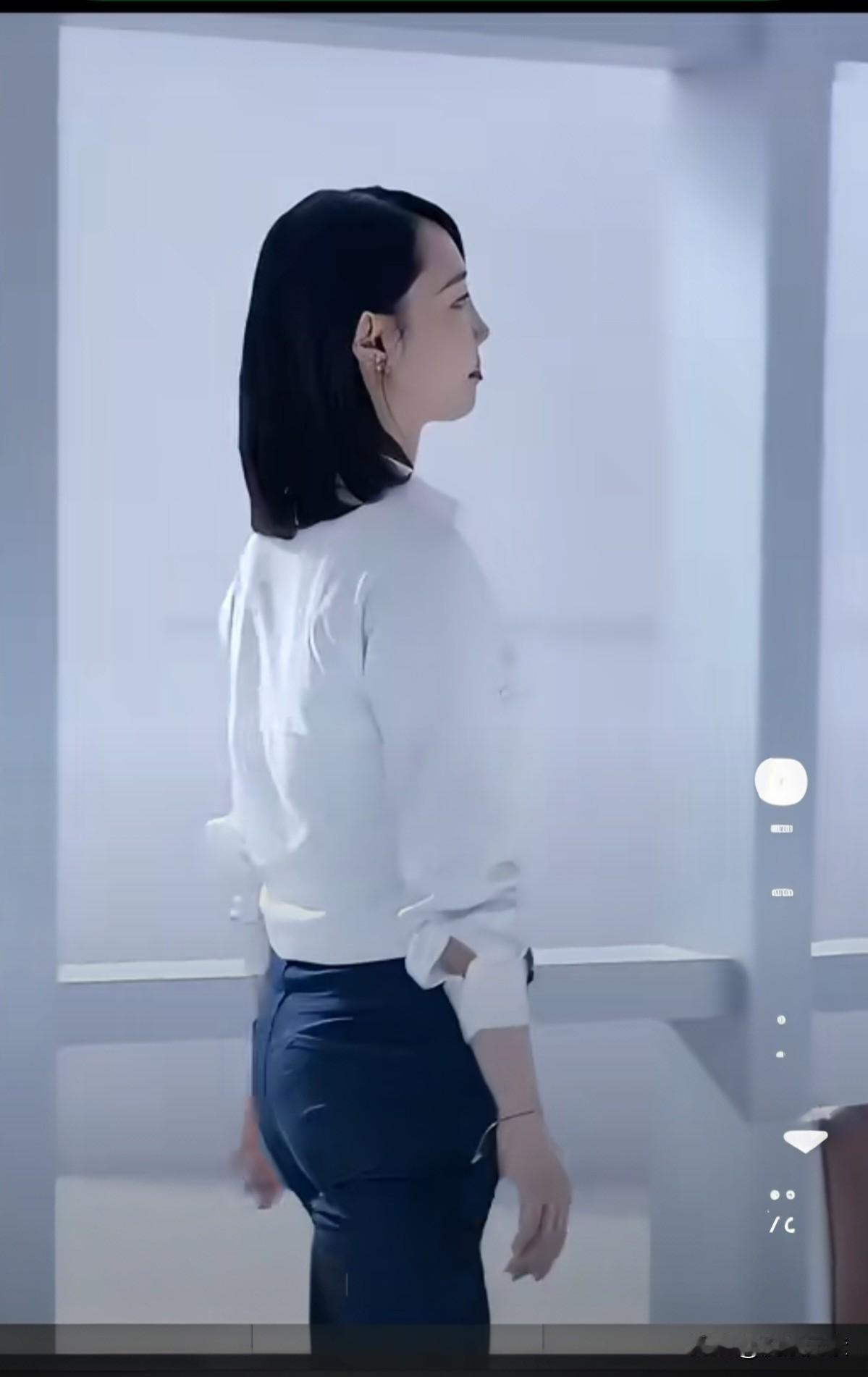 白百何实在人，活得也真实。四十多岁的人，身材一点都没走样。如果不是因为“一阳指