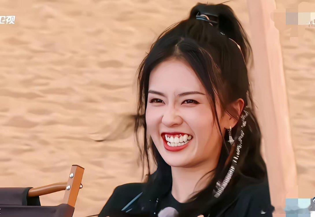 7天时间，白鹿的账号蒸发了18万粉丝。给出的理由很简单：她在《跑男》里，对着带她
