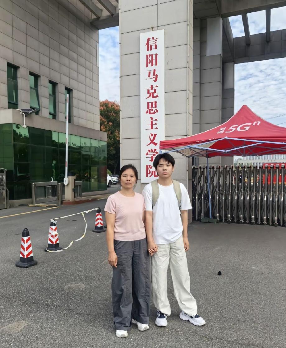 有信阳的朋友吗？这个学校在信阳能排到什么位次，学校条件好吗？