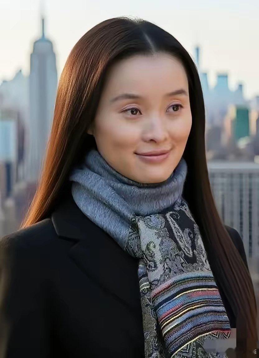 九三文艺晚会细节来了吴越这次真的杀疯了！九三晚会上一段《松花江上》的表演，直接让