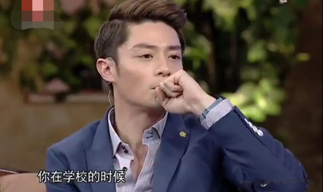 霍建华在学校从不追女孩，竟然这样高冷吸引女孩[呲牙笑][呲牙笑][呲牙笑]以为自己可