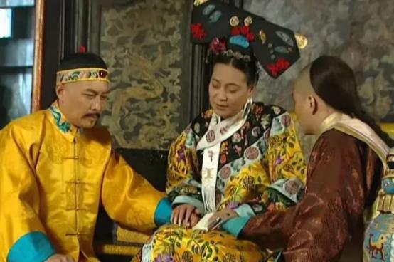 1724年，46岁的雍正翻了48岁齐妃的牌子，太监咳嗽一声：“皇上，还有个25岁