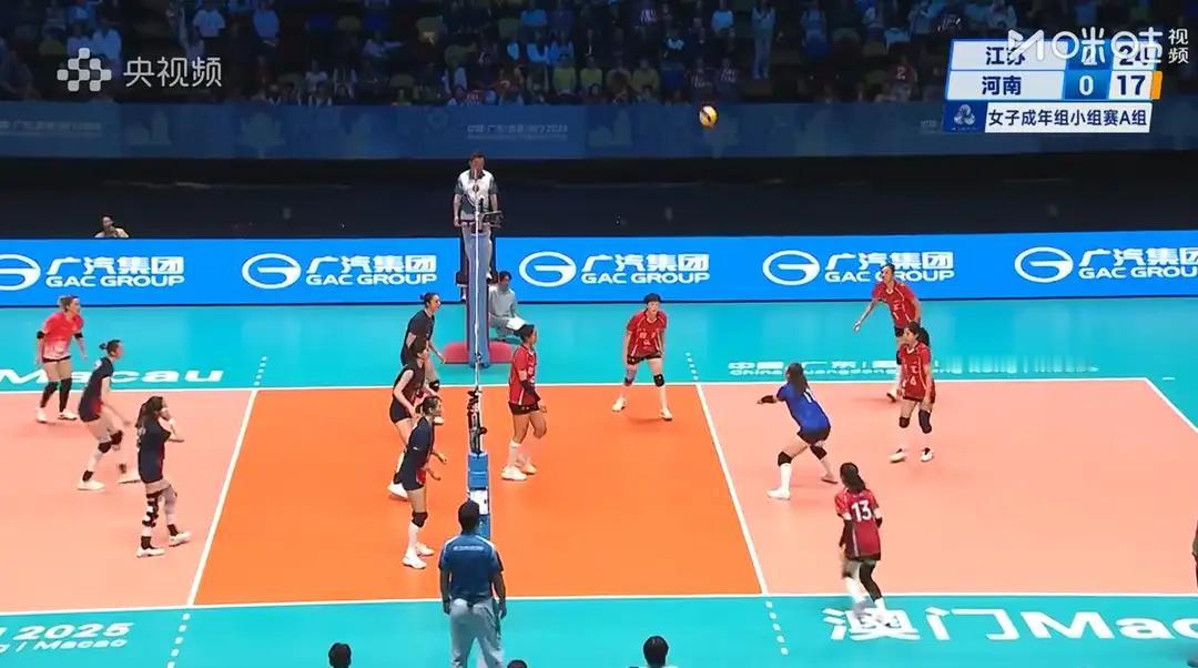 11月14日，全运会排球女子成年组小组赛，江苏女排3-0（25-18、25-16