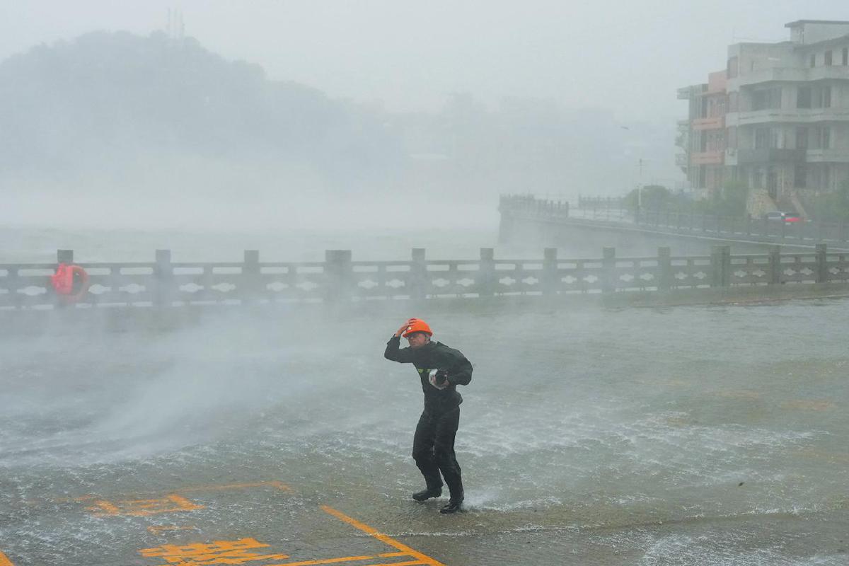 “白海豚”北上 将致十余省市强降雨