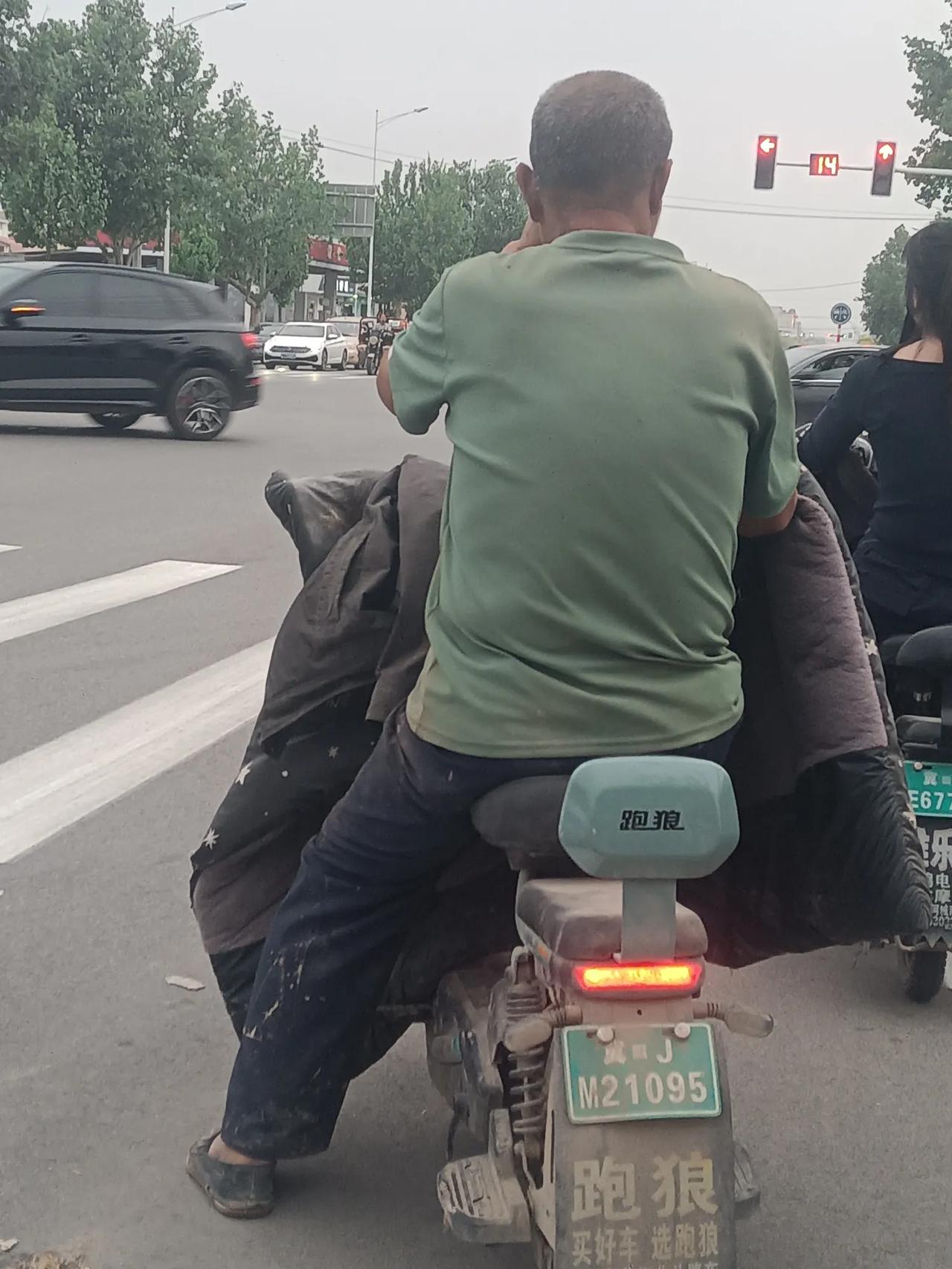 我就是挺好奇，友友说孩子是顶级学霸，那起码得是C9啊！对不对？如果是那样的话央
