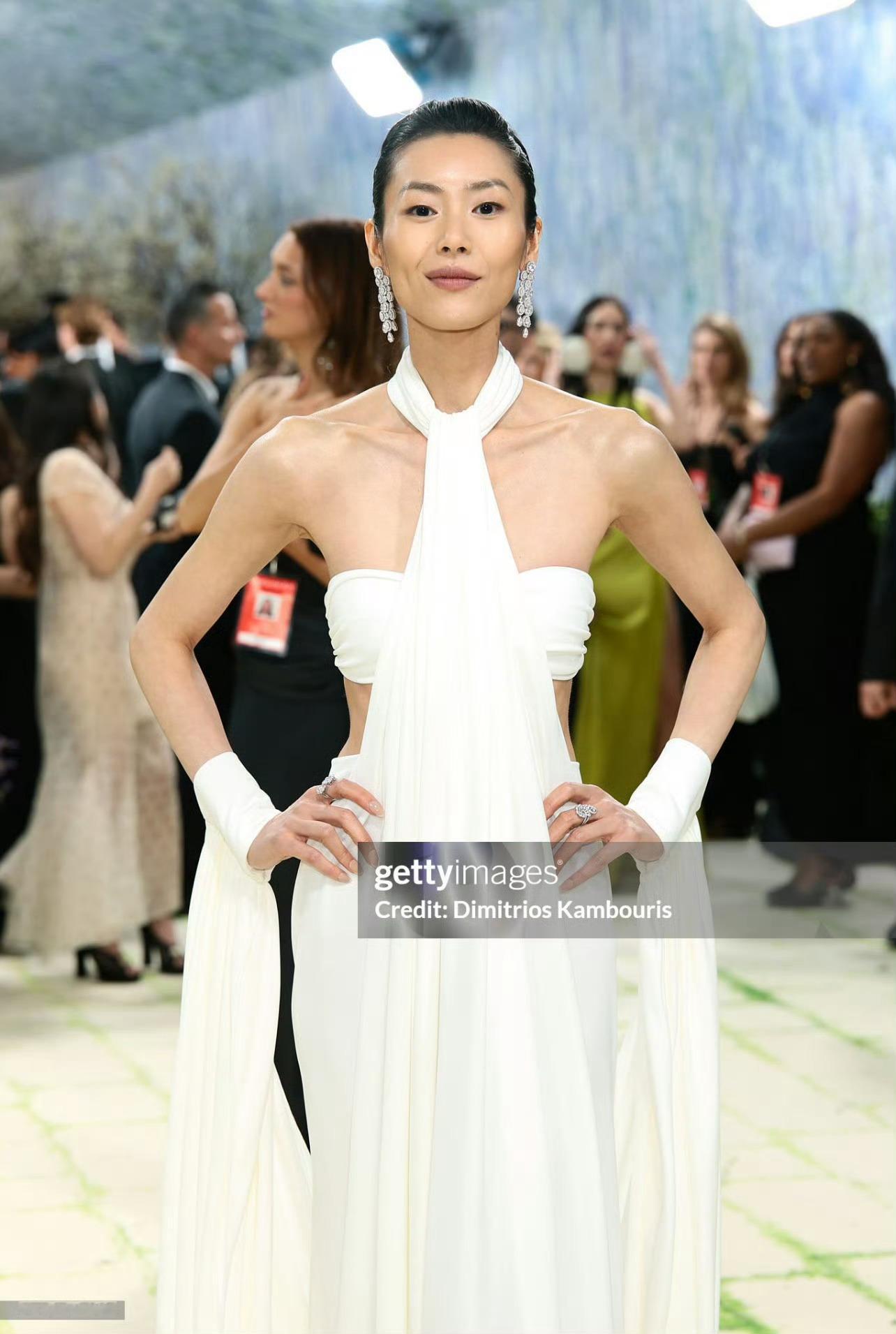 MetGala红毯上的中国面孔刘雯蔡徐坤谷爱凌宁艺卓亮相MetGala红毯在国际