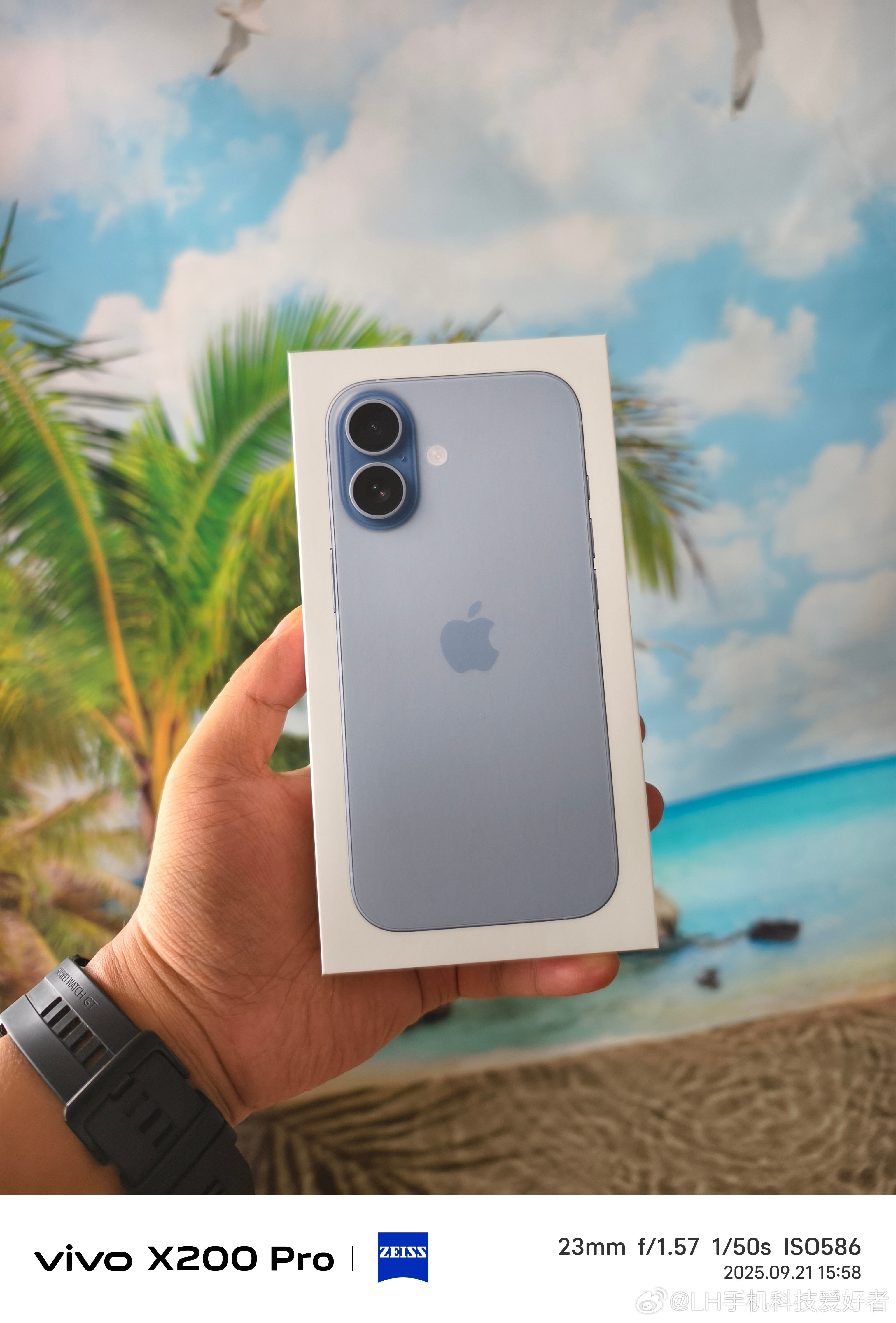 iPhone17到手，256GB入门款安全下车，蓝色还可以。吐槽一下，苹果美名