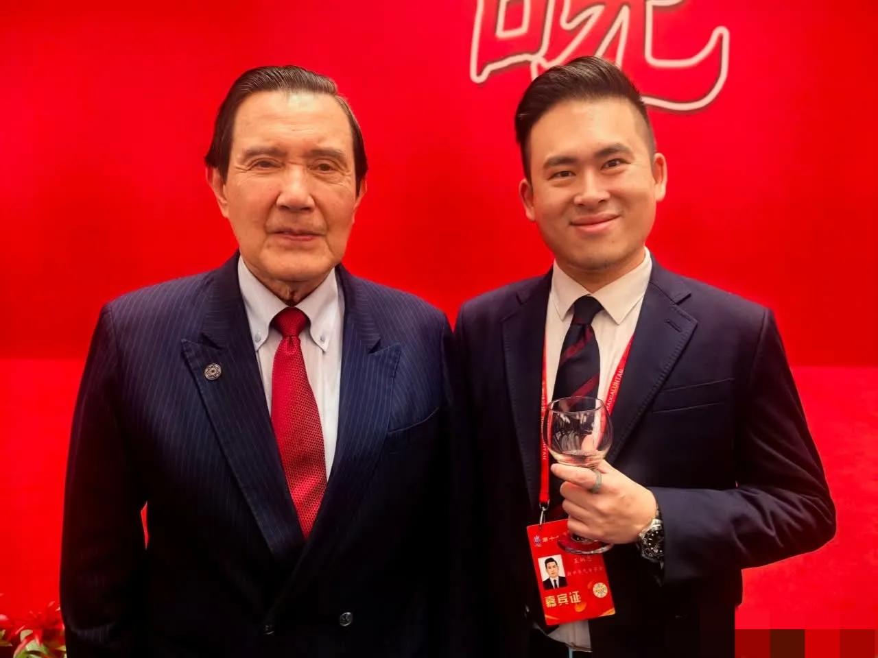 台媒《联合报》凌晨刊出对马英九的专访，全篇切割萧旭岑，力挺金溥聪。但据另一家台媒