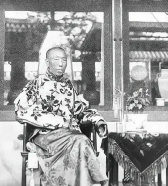 1908年，慈禧太后死后，李莲英便失去了最大的靠山，为慈禧守孝100天后，李莲英