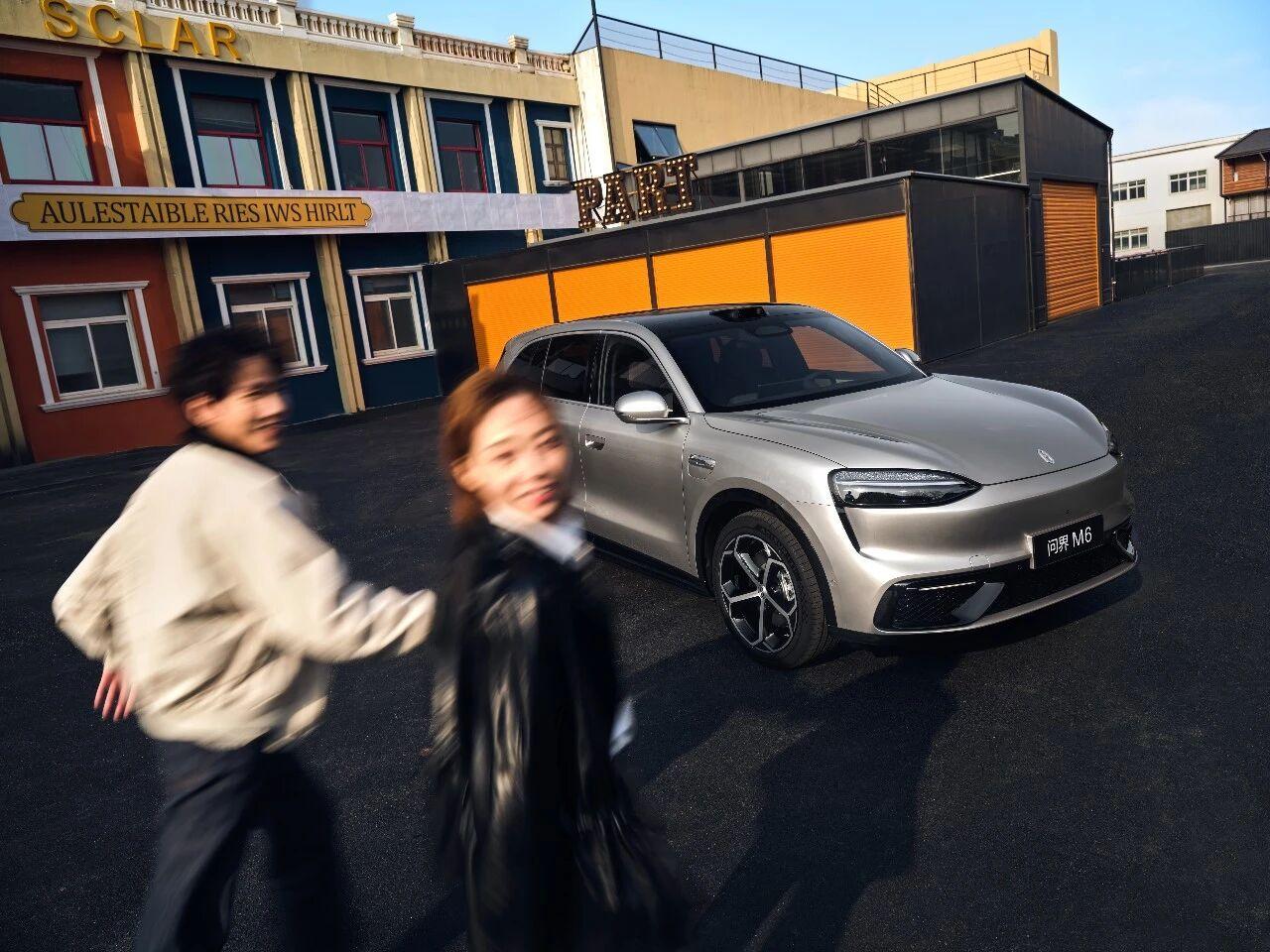 23-30万的问界M6，却有着直逼百万级豪华SUV的气场与颜值。锋刃美学设计，溜