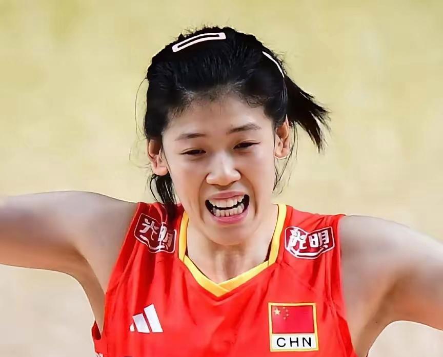 李盈莹现身女排世联赛香港站的宣传海报上世联赛香港站的比赛马上就要打响了，香港站