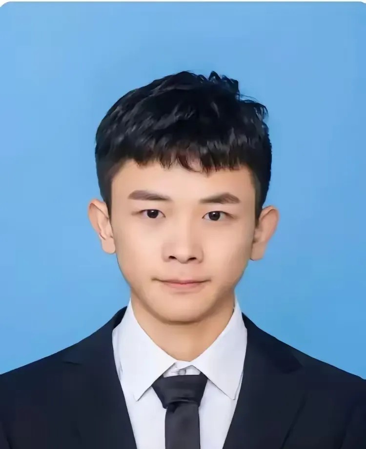 罗医生太傻了，他应该早就后悔了，已经是985毕业的研究生，耗费了这么多年的心血，
