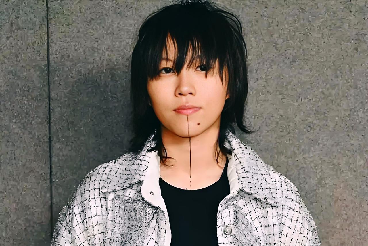 大家发现没？歌后王菲怕是被下了魔咒！大美女一个，生的孩子一个却比一个丑！归